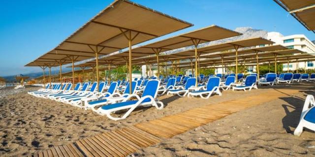 Karmir Resort