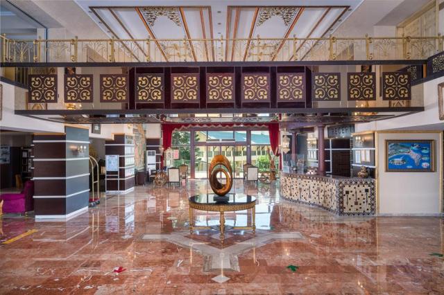Oz Hotels Incekum Beach Resort