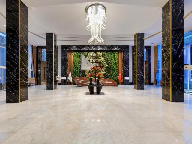 Dobedan World Palace