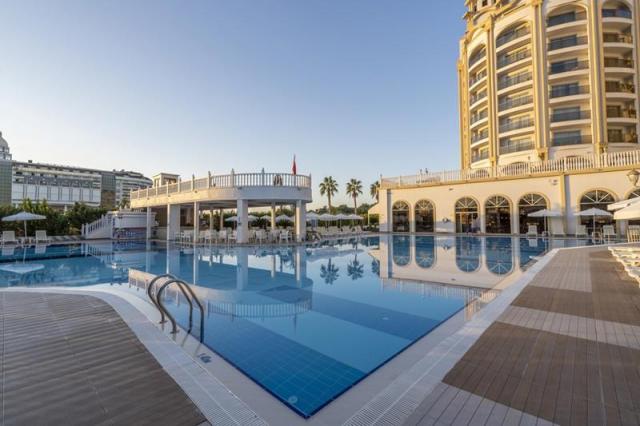 Jadore Deluxe Hotel And Spa