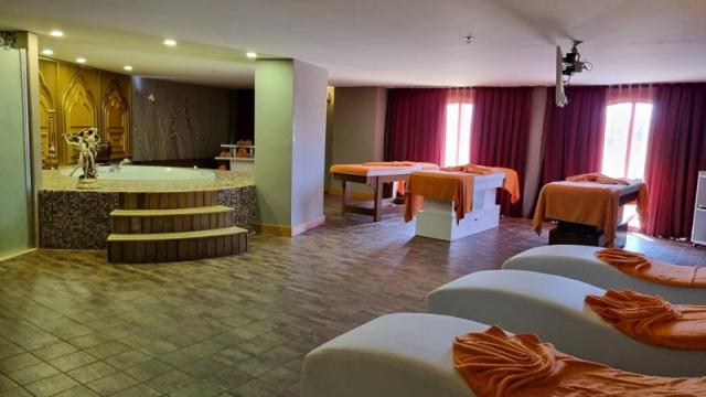 Jadore Deluxe Hotel And Spa