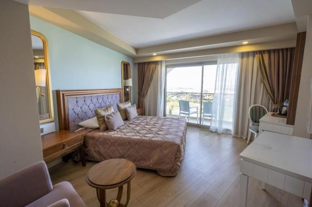 Jadore Deluxe Hotel And Spa