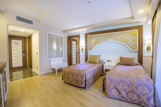 Jadore Deluxe Hotel And Spa