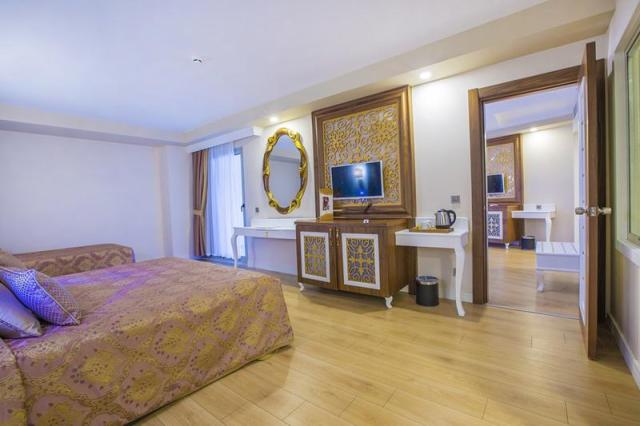 Jadore Deluxe Hotel And Spa