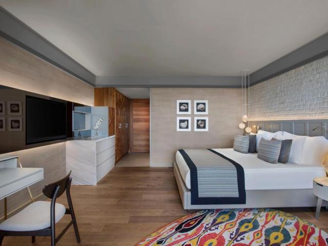Acanthus & Cennet Barut Collection