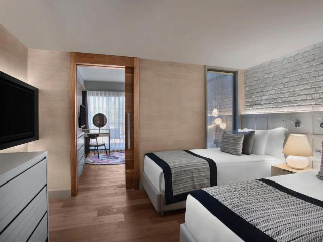Acanthus & Cennet Barut Collection