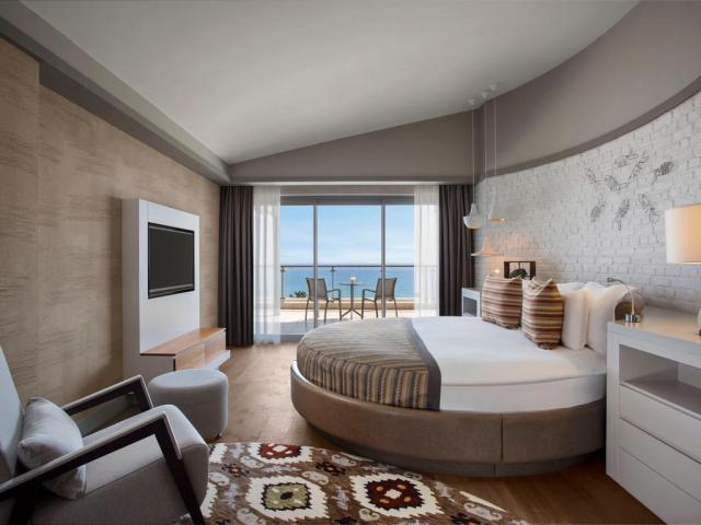Acanthus & Cennet Barut Collection