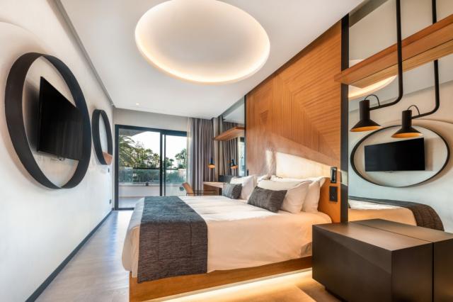 Faro Lopesan Collection