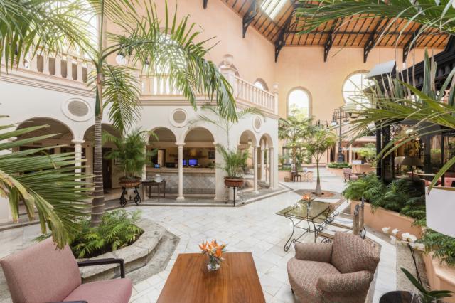 Bahia Del Duque Villas