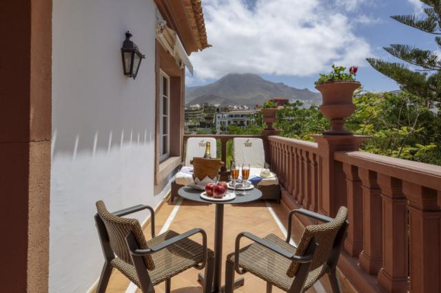 Bahia Del Duque Villas