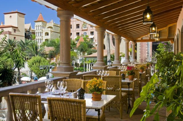 Bahia Del Duque Villas