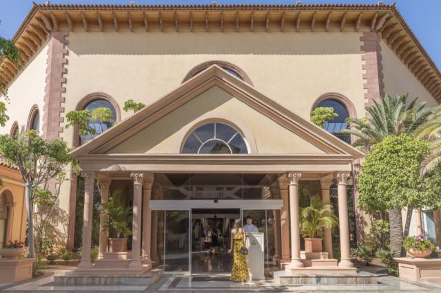 Bahia Del Duque Villas