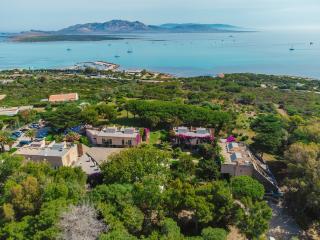 Ancora Hotel & Club