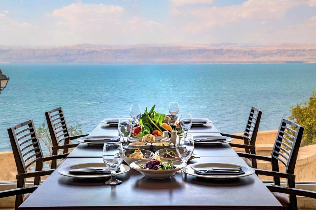 Jordánsko, Mŕtve more: Crowne Plaza Dead Sea Resort 5*