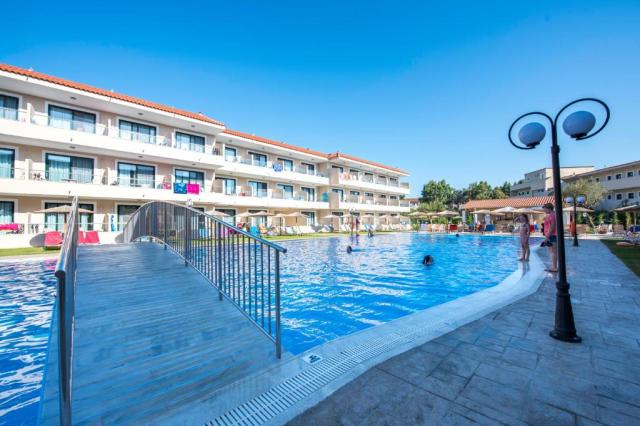 Korfu: Angela Beach Hotel & Appartments 3*