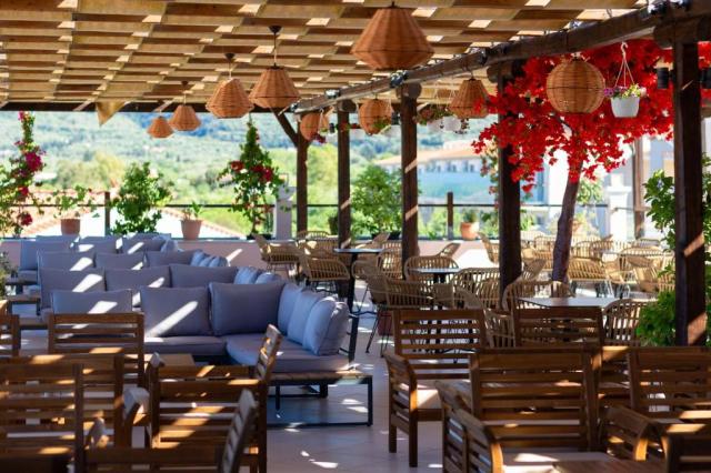 Korfu: Angela Beach Hotel & Appartments 3*