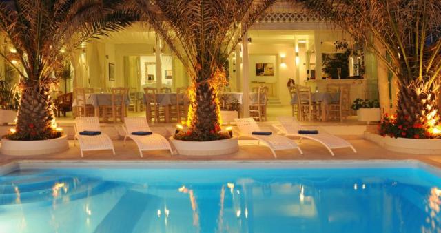 Santorini: Alesahne Beach 3*