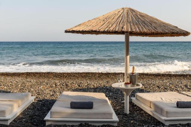 Santorini: Alesahne Beach 3*