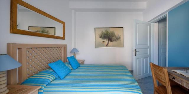 Santorini: Alesahne Beach 3*