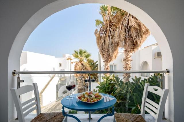 Santorini: Alesahne Beach 3*