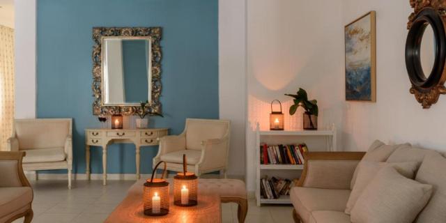 Santorini: Alesahne Beach 3*