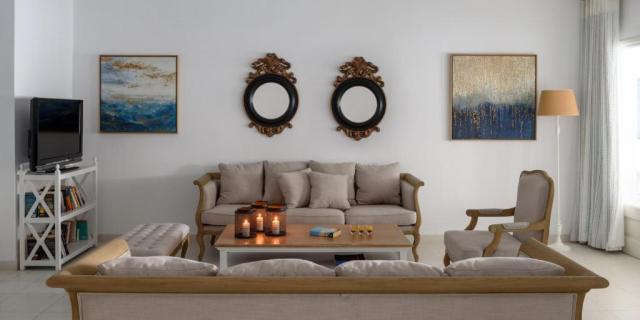 Santorini: Alesahne Beach 3*