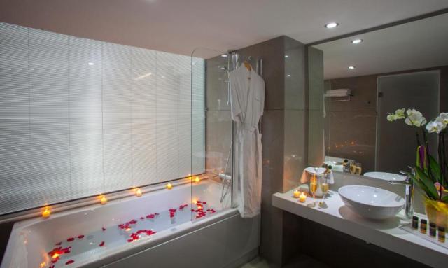 Cyprus, Paphos: King Evelthon Beach Hotel & Resort 5*