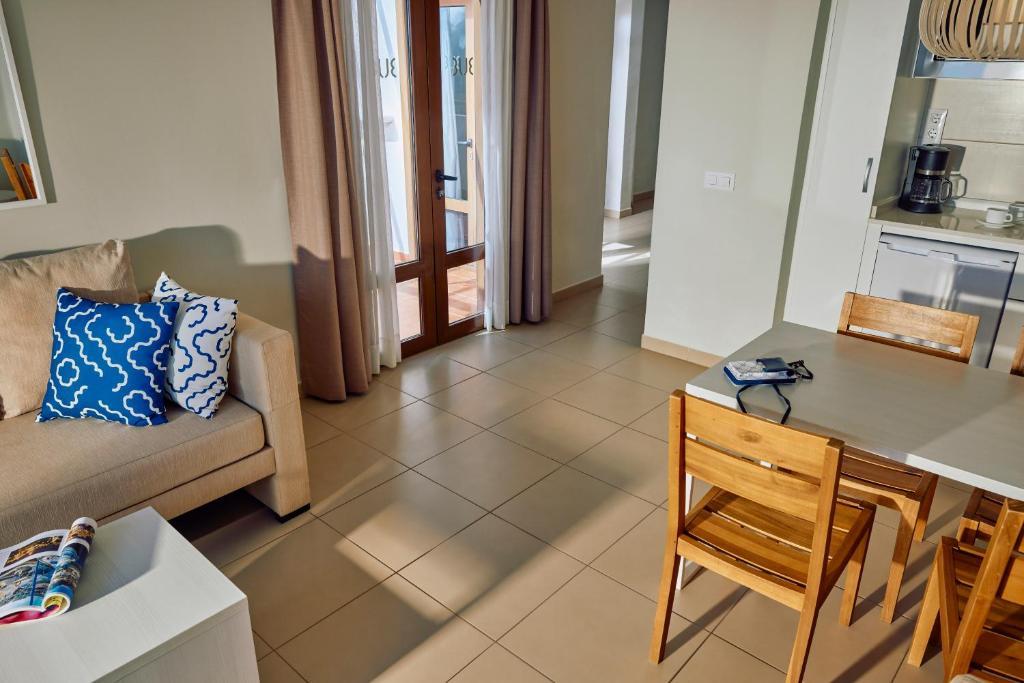 Lanzarote: TUI Blue Flamingo Beach 4*