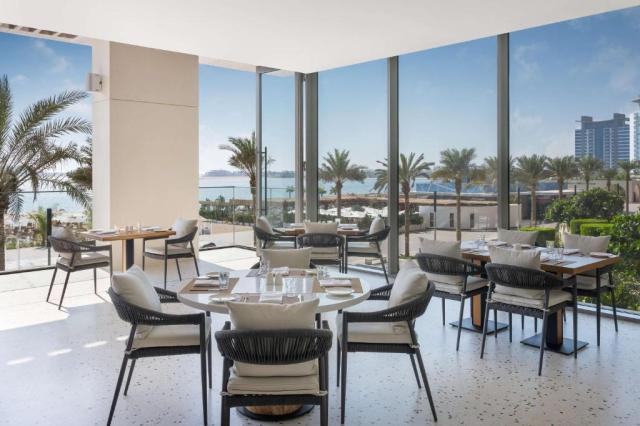 Spojené arabské emiráty: Abu Dhabi, Dubaj a Radisson Beach Palm