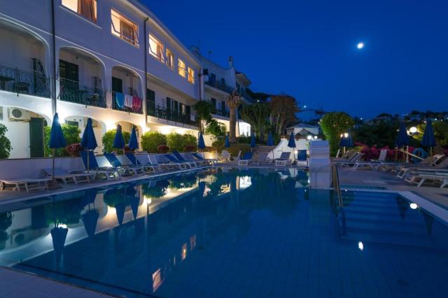Ischia: Hotel Capizzo 3*