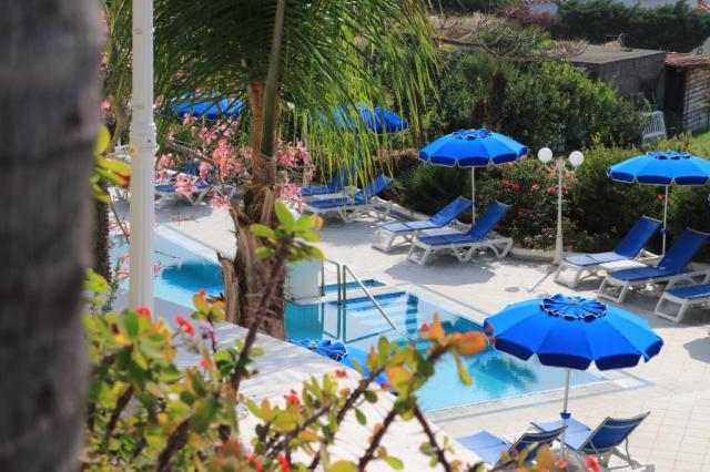 Ischia: Hotel Capizzo 3*