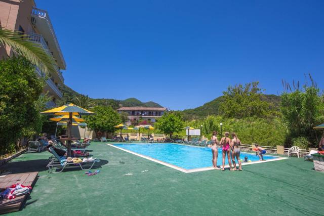 Korfu: Potamaki Beach Hotel 3*