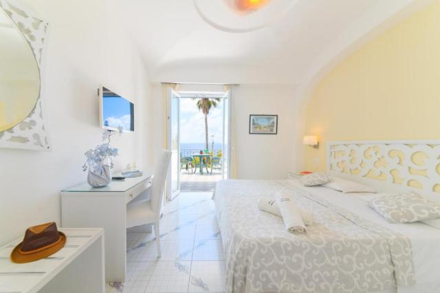 Ischia: Providence Terme 4*