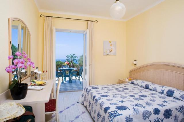 Ischia: Providence Terme 4*