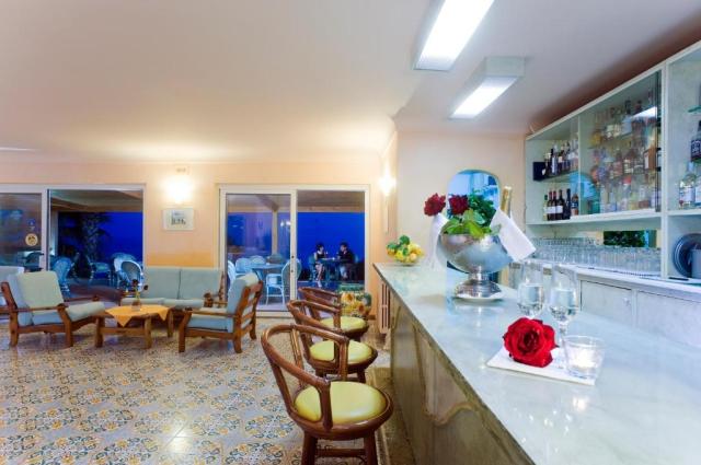 Ischia: Providence Terme 4*
