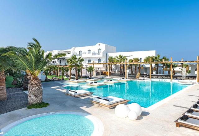 Santorini: Smy Mediterranean White Santorini 4*+