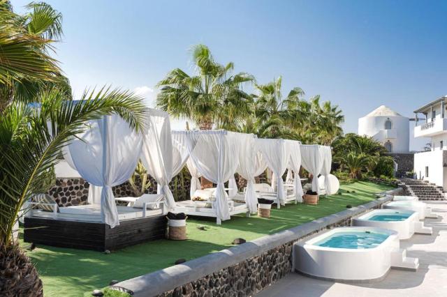 Santorini: Smy Mediterranean White Santorini 4*+