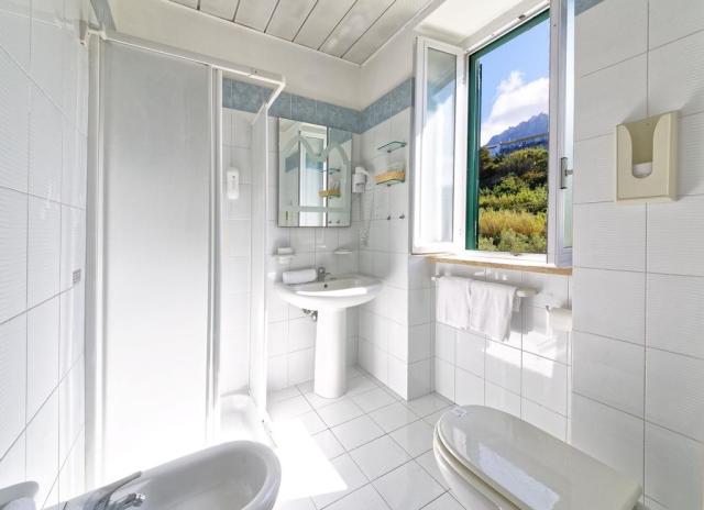 Ischia: Punta Imperatore 4*