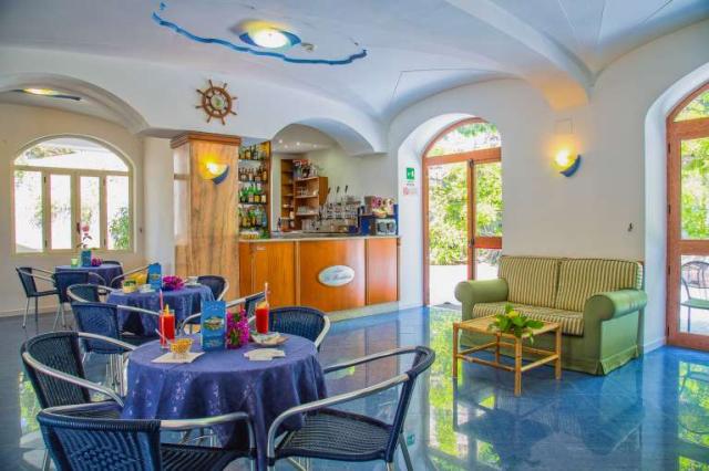 Ischia: La Mandorla 3*