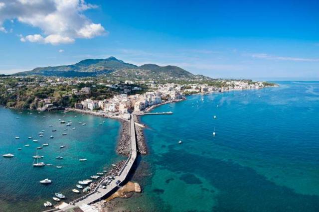 Ischia: La Mandorla 3*