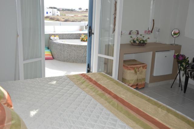 Santorini: Pantheon Hotel by Villa Olympia 3*
