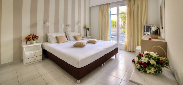 Santorini: Pantheon Hotel by Villa Olympia 3*