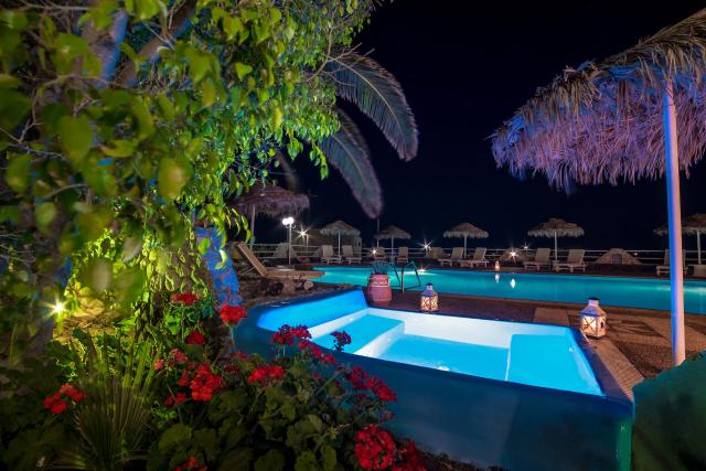 Santorini: Pantheon Hotel by Villa Olympia 3*