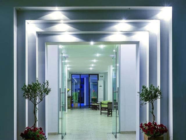 Chalkidiki: Xenios Dolphin Beach Hotel 3*