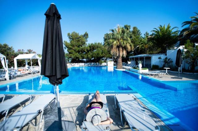 Chalkidiki: Bianco Olympico Beach Resort 4*+