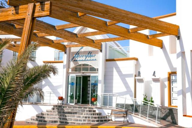 Lanzarote: Apartamentos LIVVO Morromar 3*