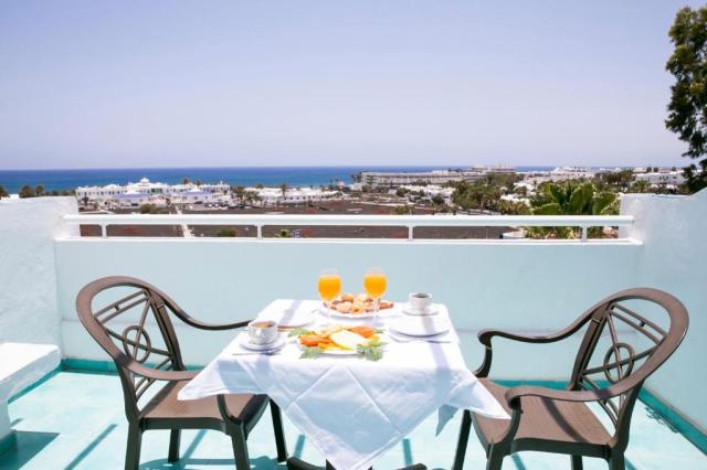 Lanzarote: Apartamentos LIVVO Morromar 3*