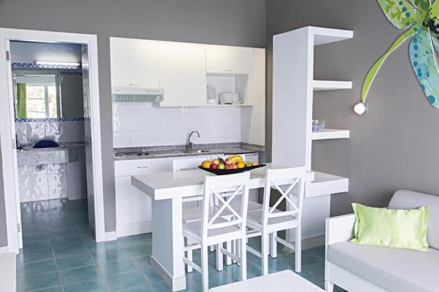Lanzarote: Apartamentos LIVVO Morromar 3*