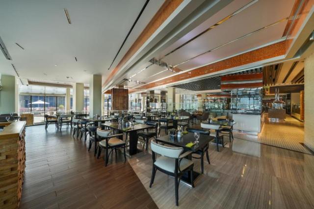Abu Dhabi: Le Meridien Abu Dhabi 5*