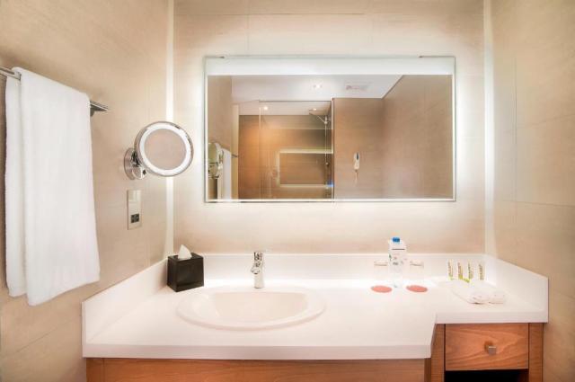 Abu Dhabi: Le Meridien Abu Dhabi 5*